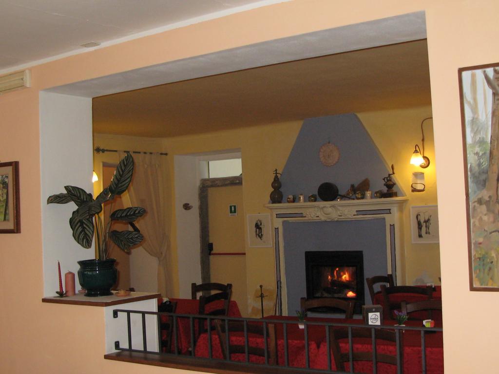 Locanda Del Pittore Arcumeggia Bagian luar foto