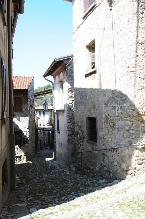 Locanda Del Pittore Arcumeggia Bagian luar foto