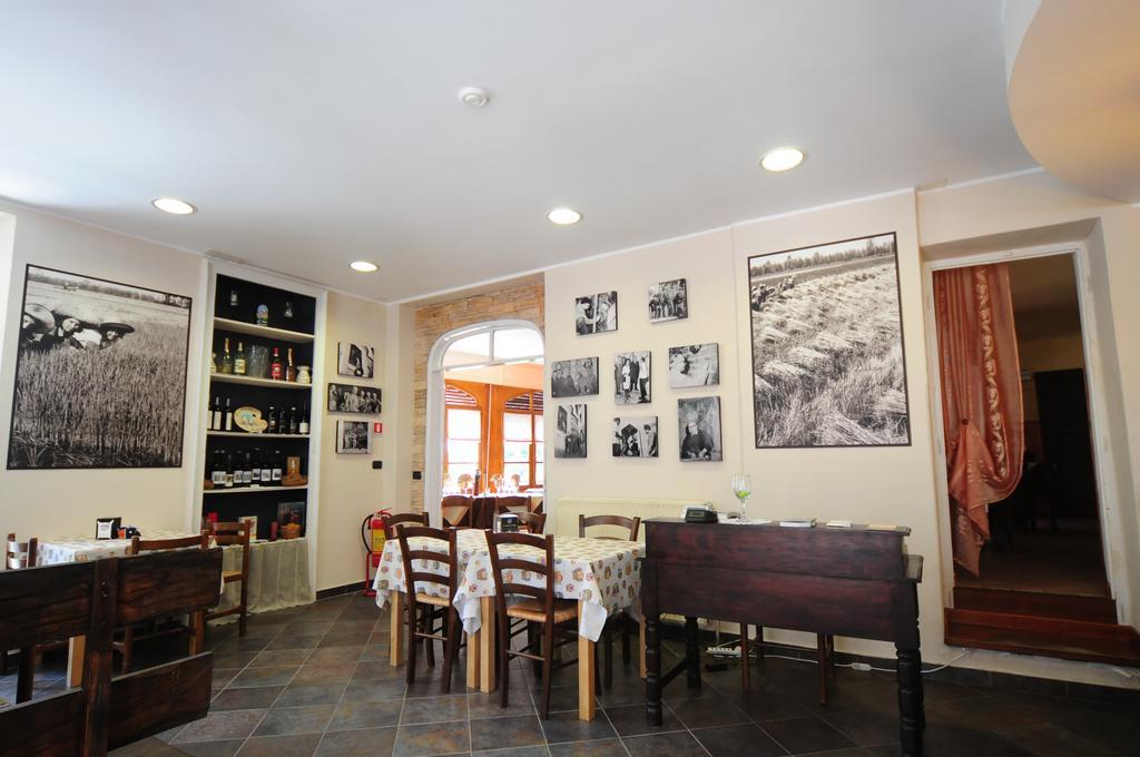 Locanda Del Pittore Arcumeggia Bagian luar foto