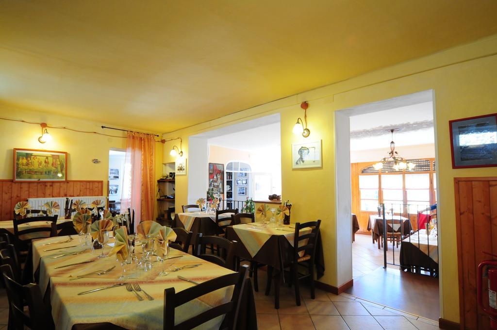 Locanda Del Pittore Arcumeggia Bagian luar foto