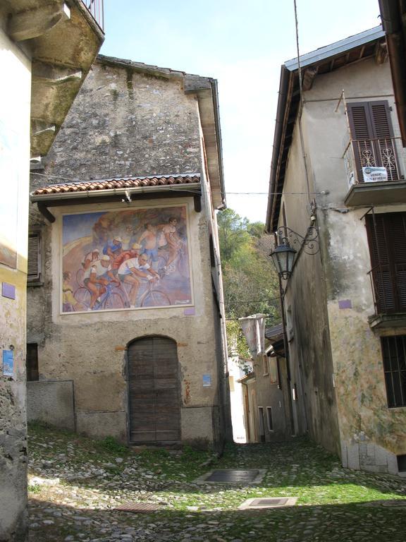 Locanda Del Pittore Arcumeggia Bagian luar foto