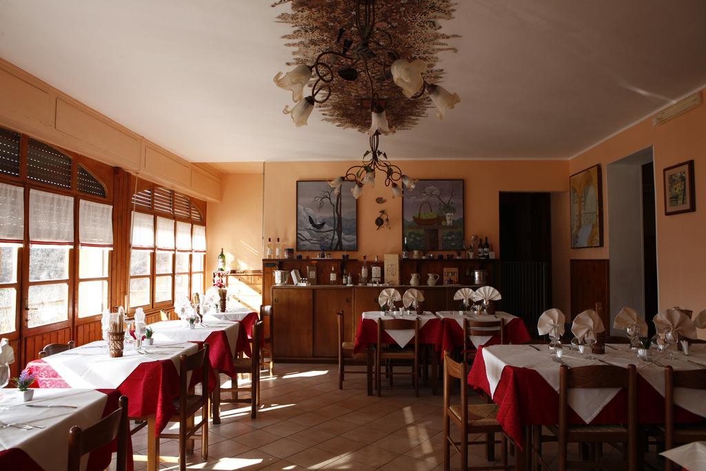 Locanda Del Pittore Arcumeggia Bagian luar foto