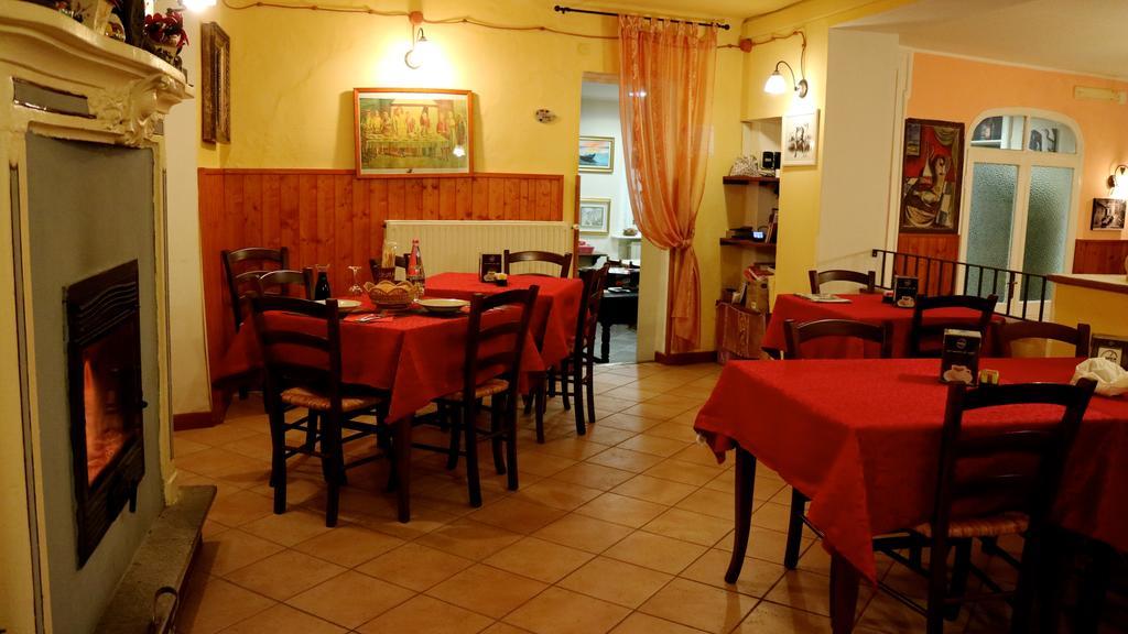 Locanda Del Pittore Arcumeggia Bagian luar foto