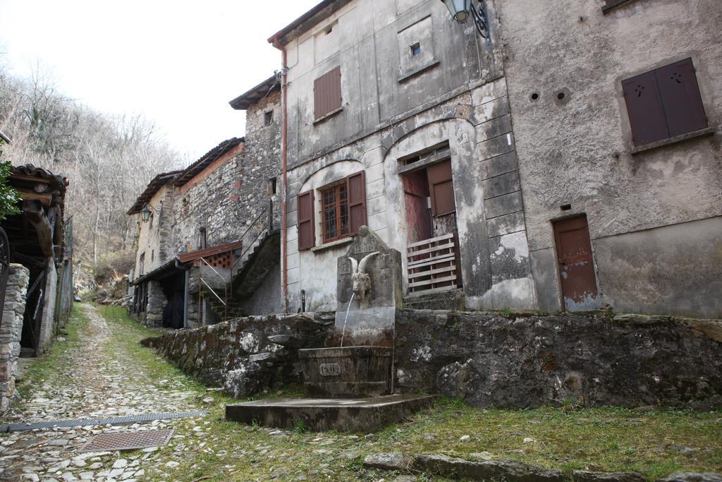 Locanda Del Pittore Arcumeggia Bagian luar foto